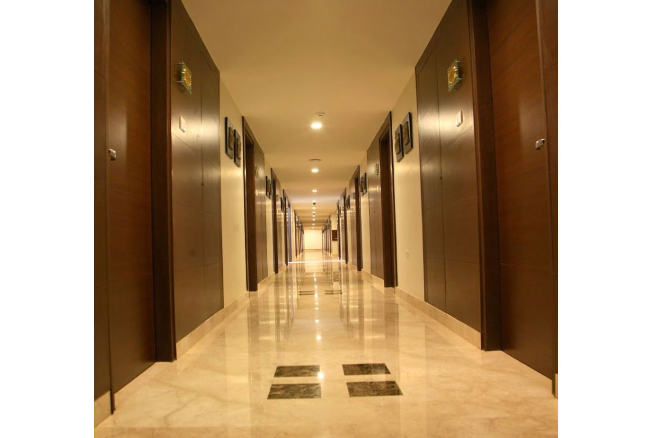 HOTEL BROWNSTAR