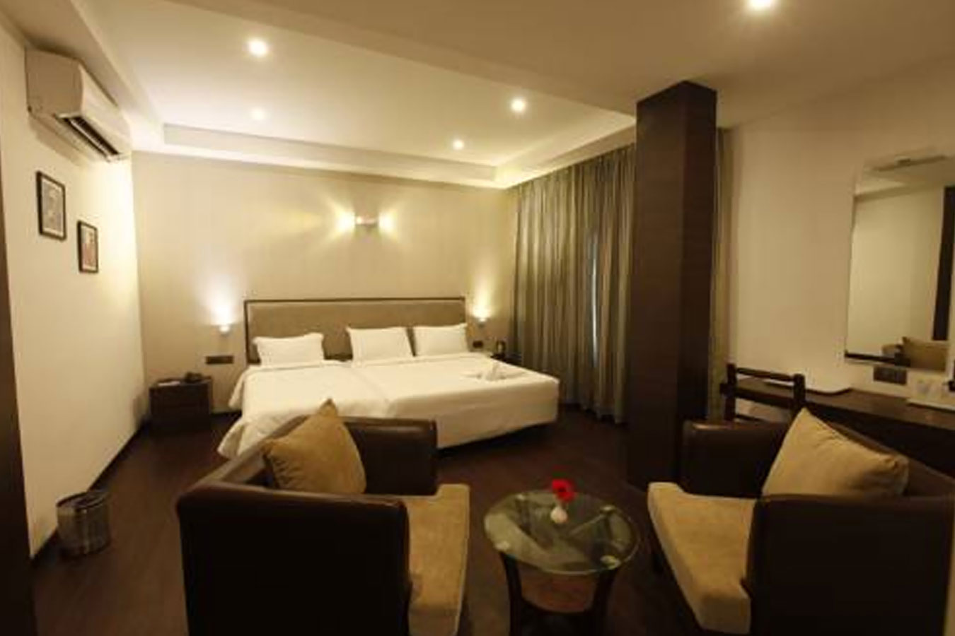 HOTEL BROWNSTAR