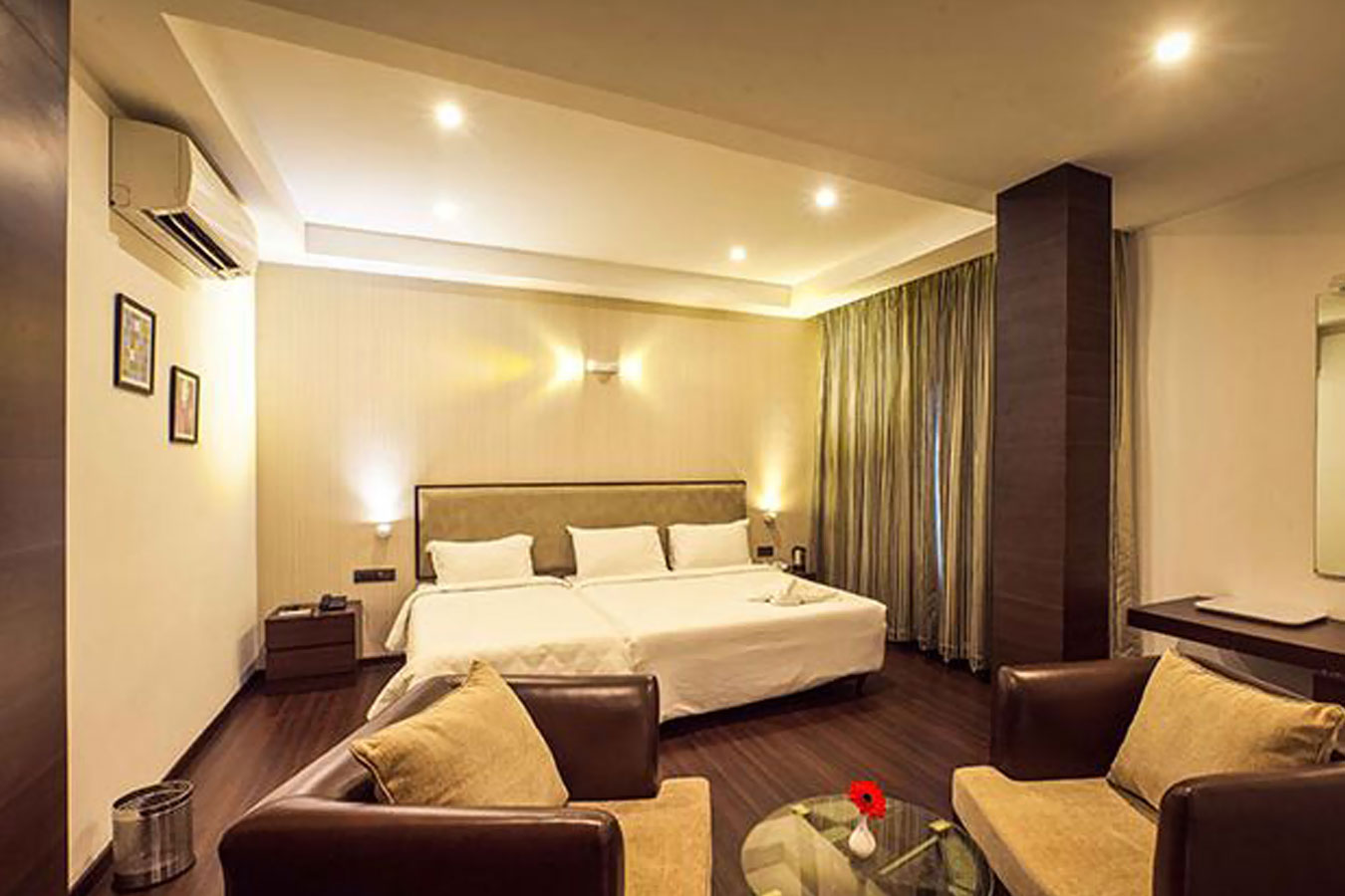 HOTEL BROWNSTAR